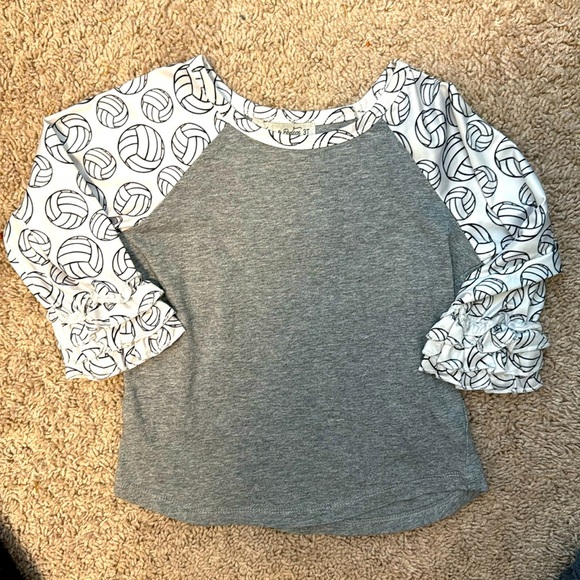 Sunshine And Rodeo Gray Top With Ruffle Sleeves And Volleyball Print Size 3T - Picture 1 of 1